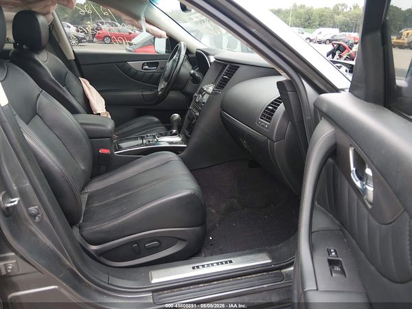 2016 INFINITI QX70