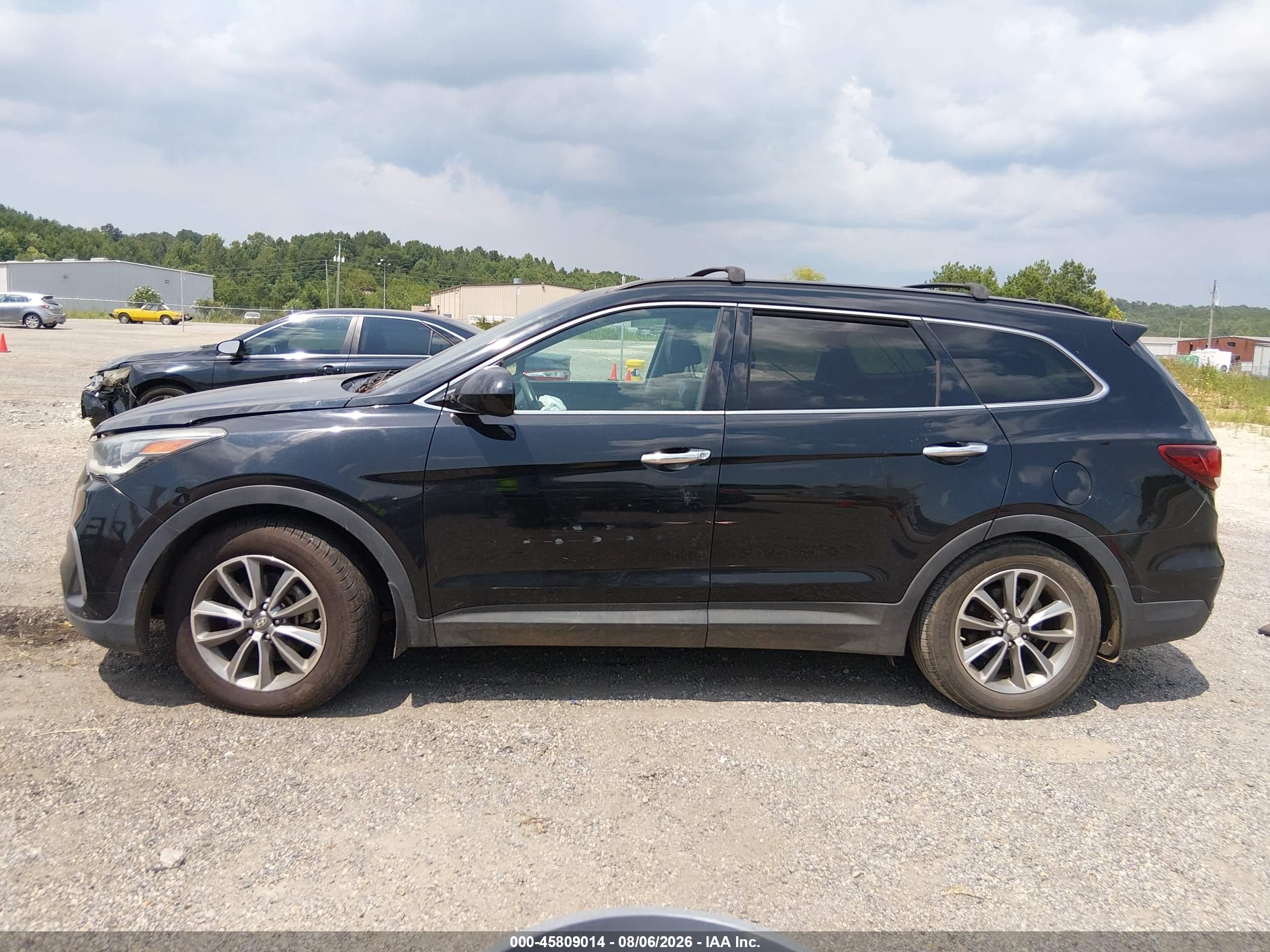 2017 HYUNDAI SANTA FE SE