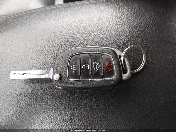 2017 HYUNDAI SANTA FE SE