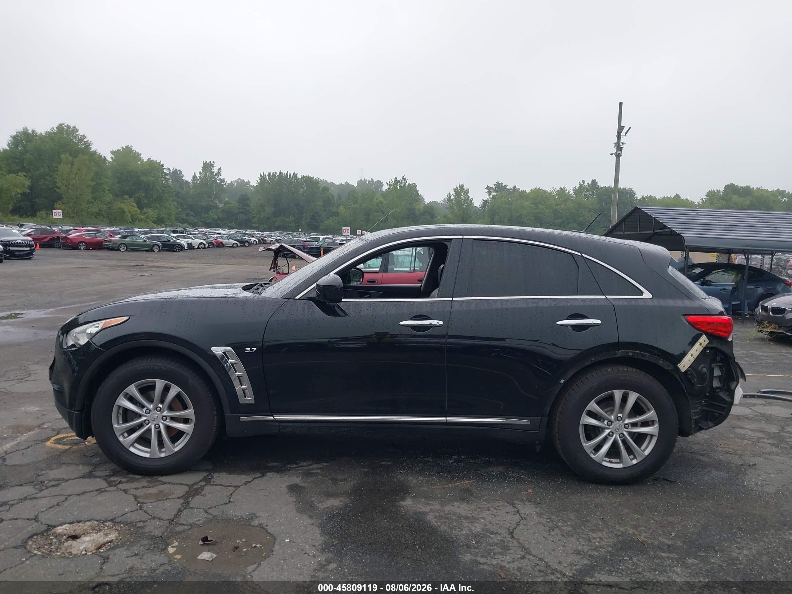 2017 INFINITI QX70