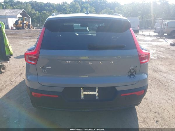 2025 VOLVO XC40 B5 PLUS DARK THEME