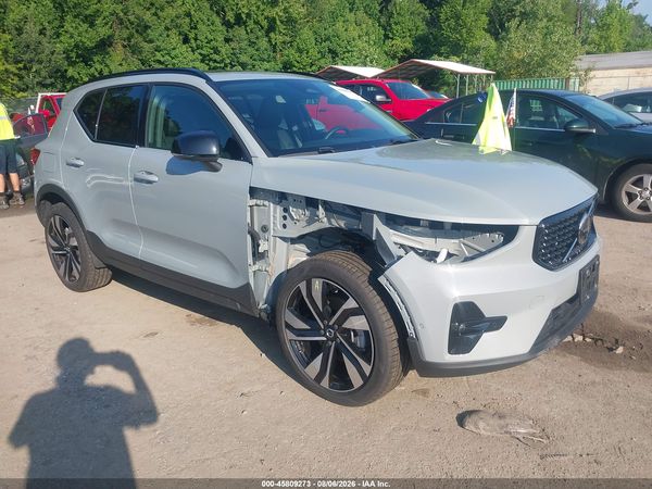 2025 VOLVO XC40 B5 PLUS DARK THEME