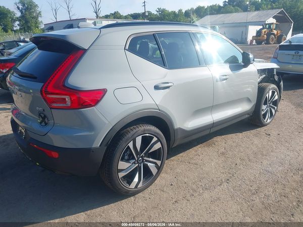 2025 VOLVO XC40 B5 PLUS DARK THEME