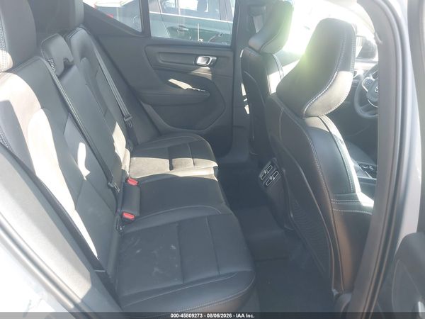 2025 VOLVO XC40 B5 PLUS DARK THEME