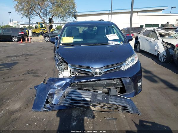 2019 TOYOTA SIENNA XLE 8 PASSENGER