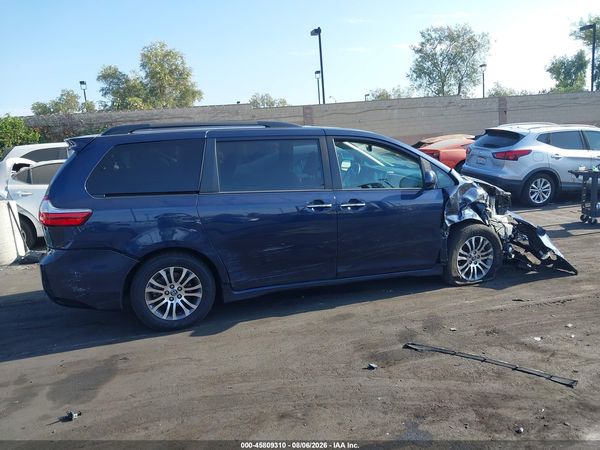 2019 TOYOTA SIENNA XLE 8 PASSENGER