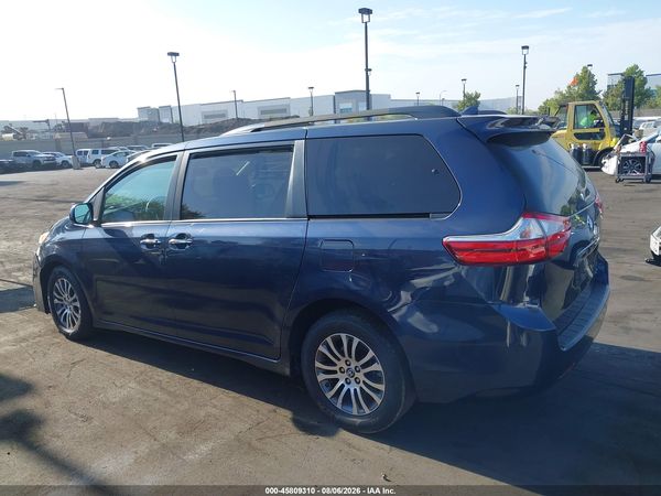 2019 TOYOTA SIENNA XLE 8 PASSENGER