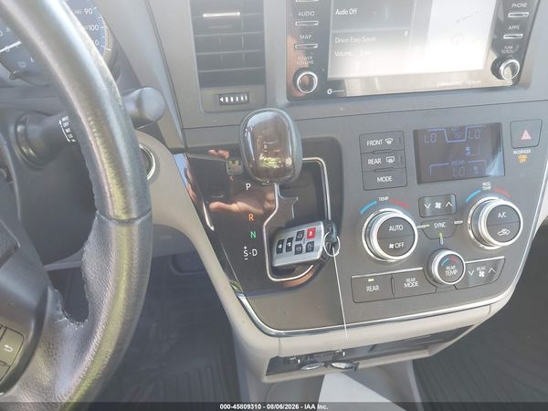 2019 TOYOTA SIENNA XLE 8 PASSENGER