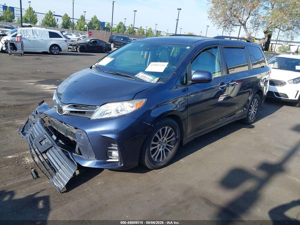 2019 TOYOTA SIENNA XLE 8 PASSENGER