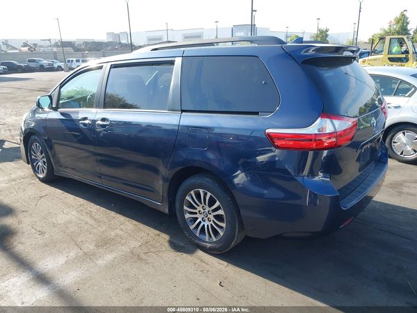 2019 TOYOTA SIENNA XLE 8 PASSENGER