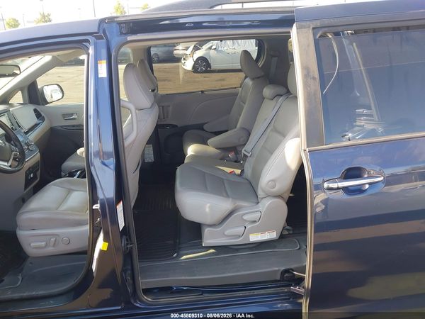 2019 TOYOTA SIENNA XLE 8 PASSENGER