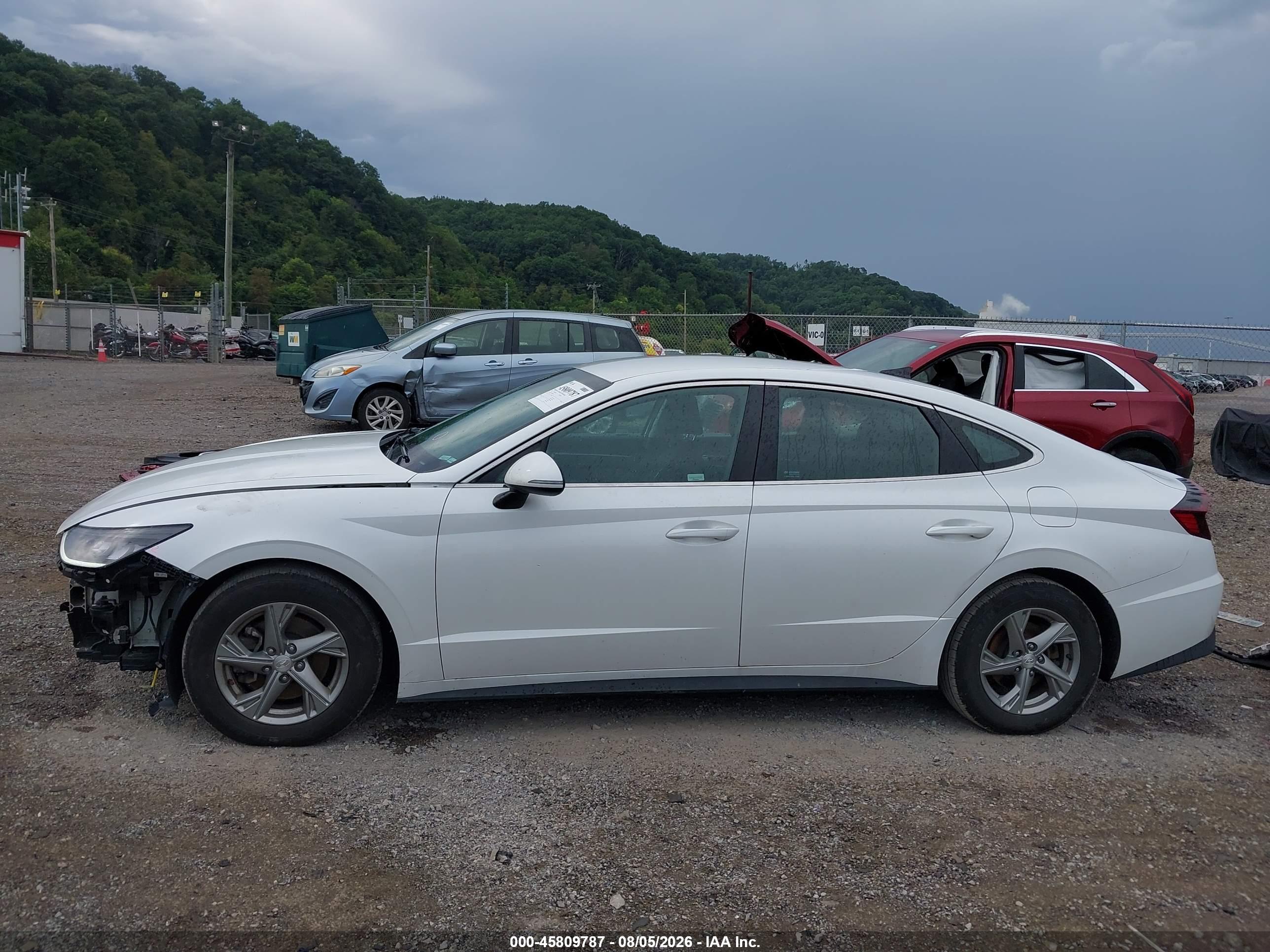 2022 HYUNDAI SONATA SE