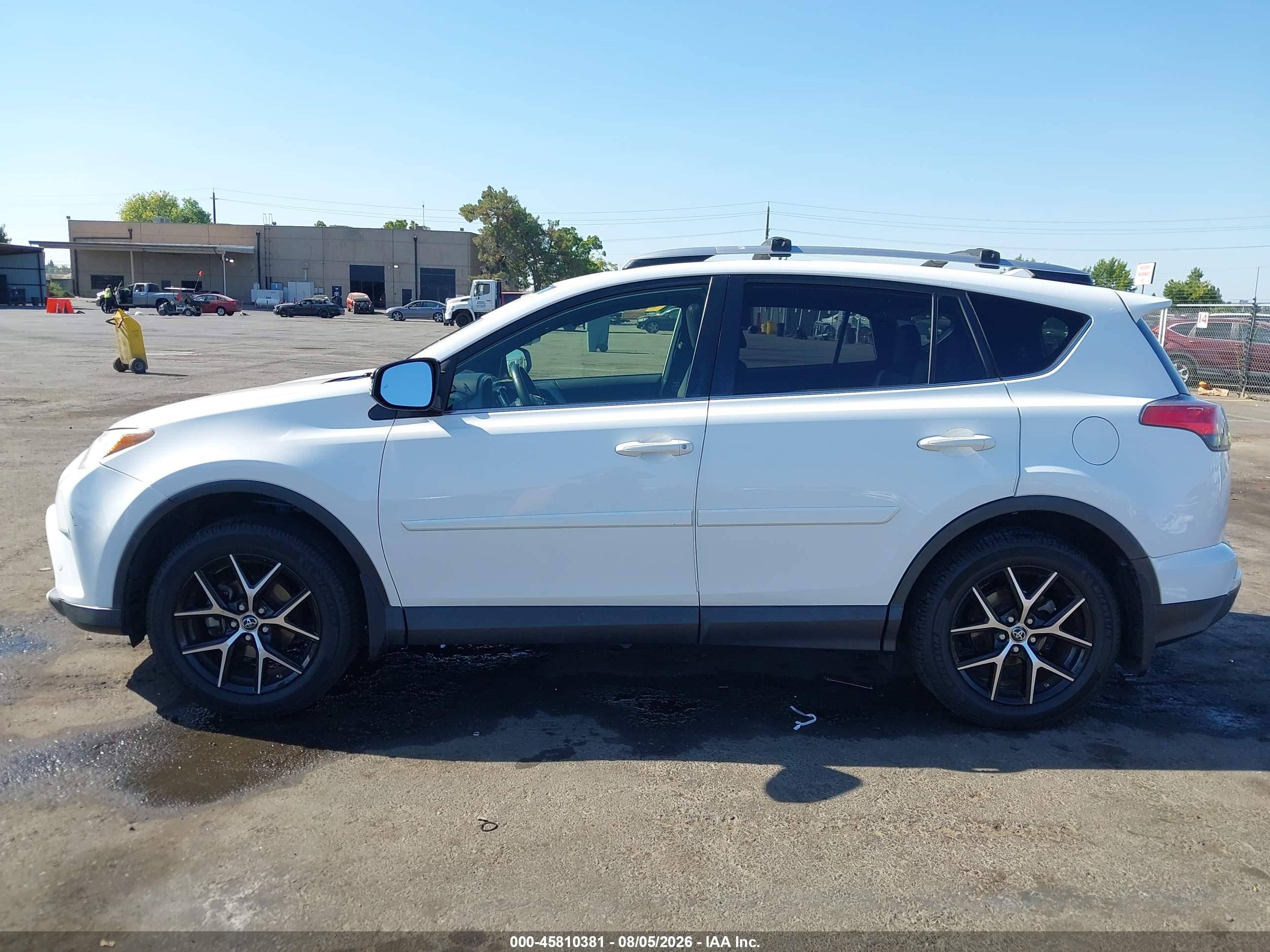 2016 TOYOTA RAV4 SE