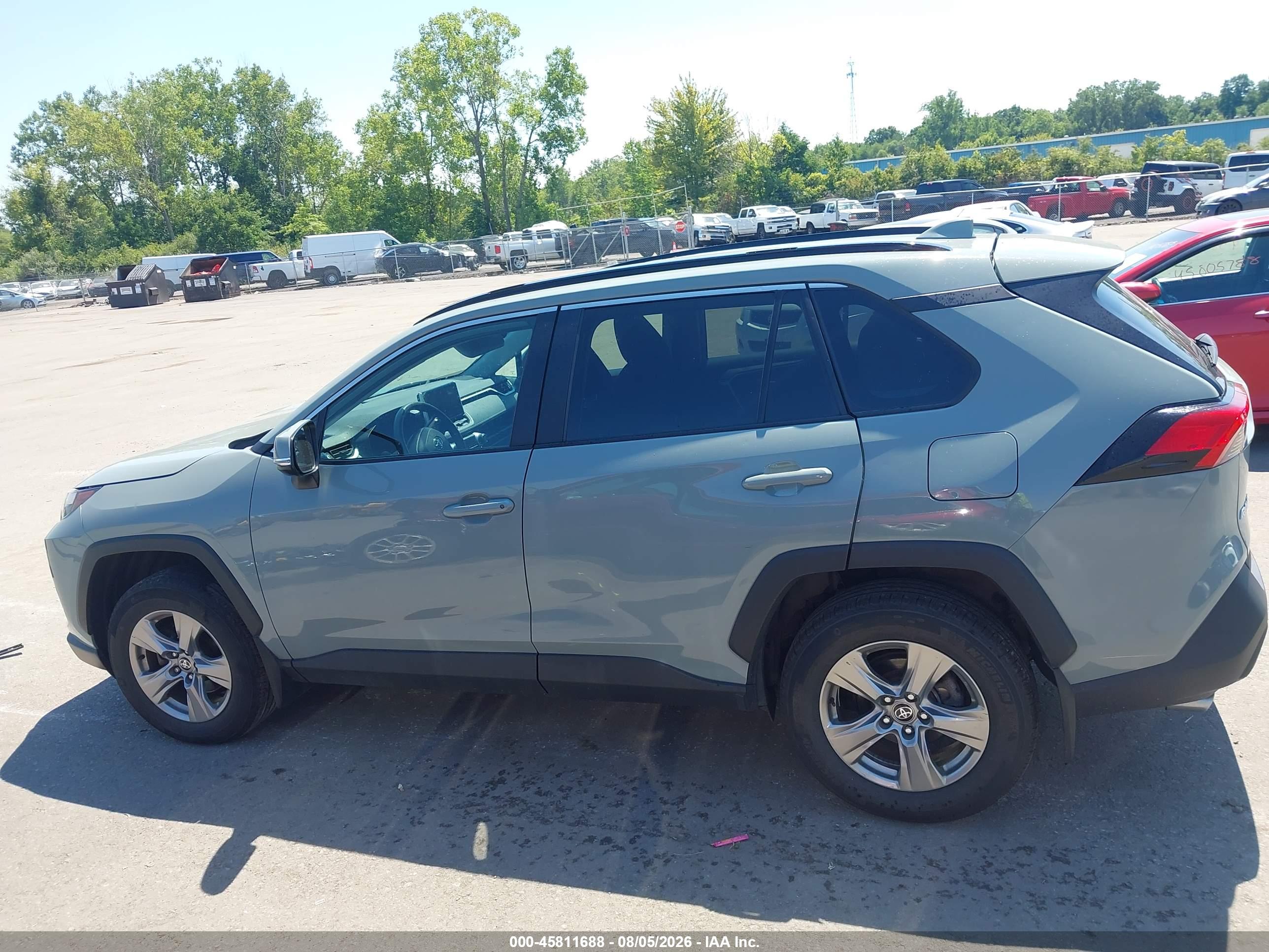2023 TOYOTA RAV4 XLE