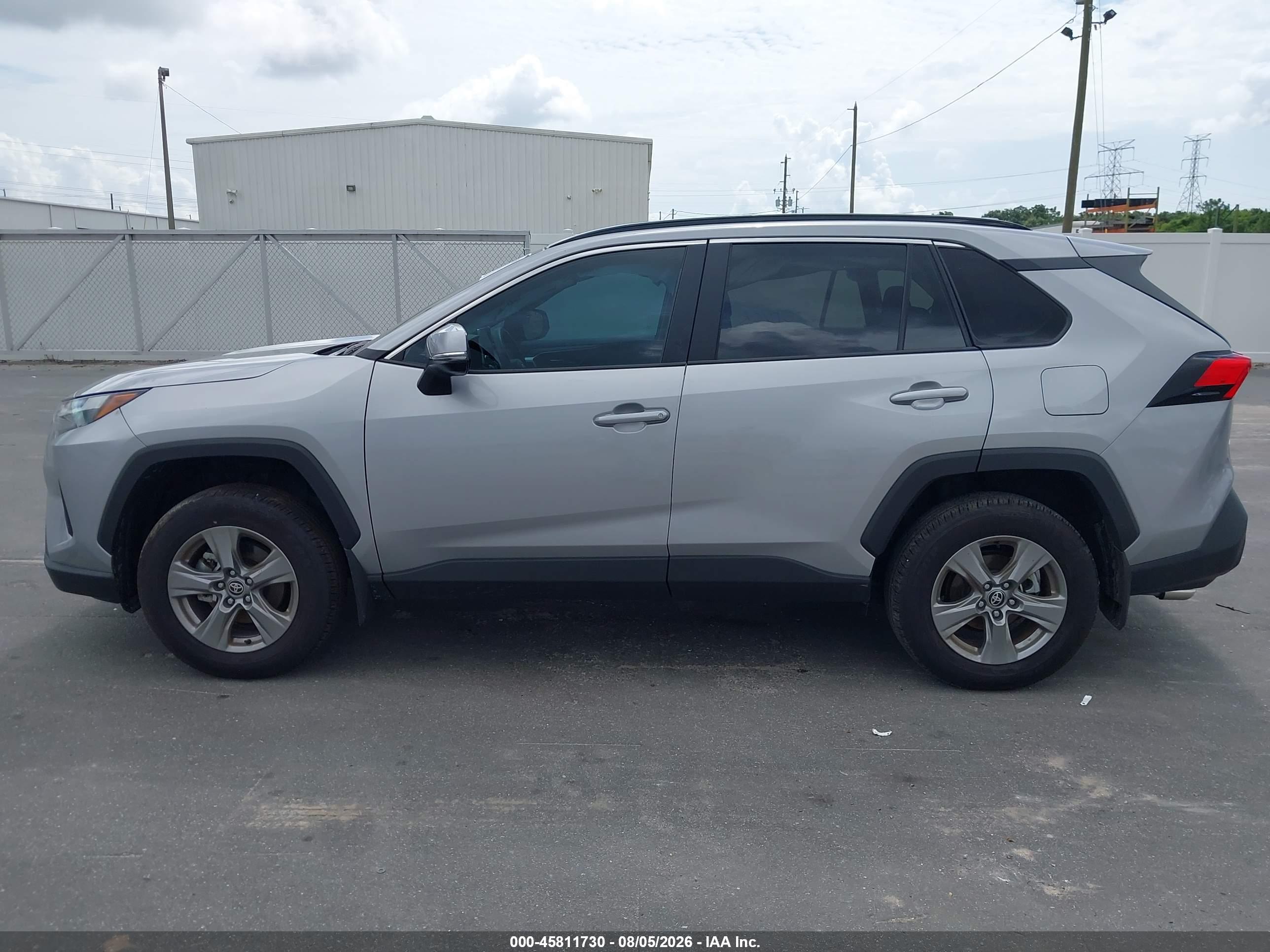 2025 TOYOTA RAV4 XLE