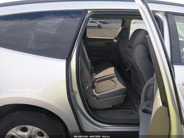 2015 CHEVROLET TRAVERSE LS — I8