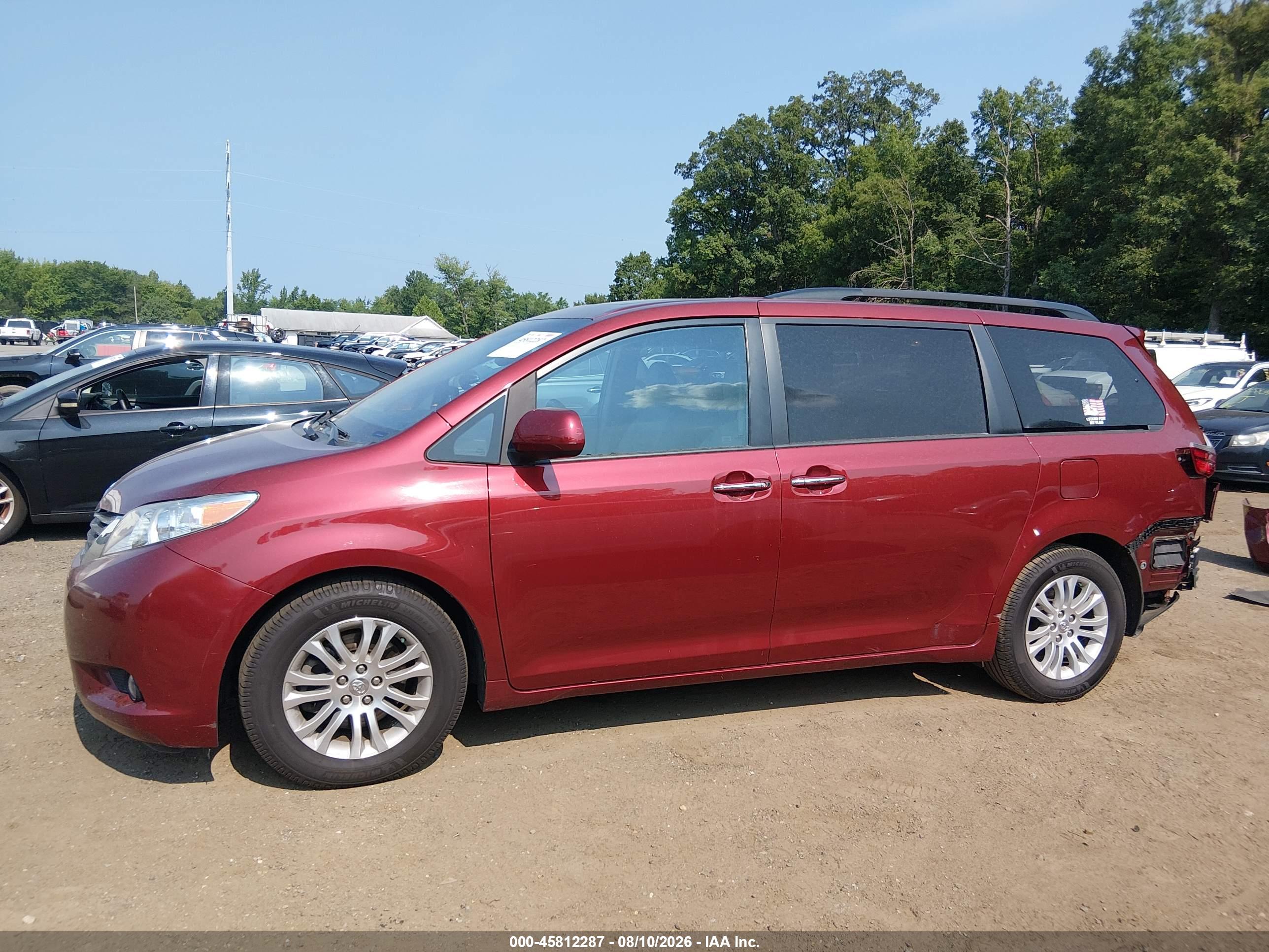 2017 TOYOTA SIENNA XLE 8 PASSENGER
