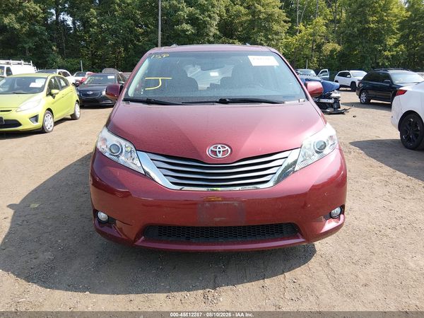 2017 TOYOTA SIENNA XLE 8 PASSENGER