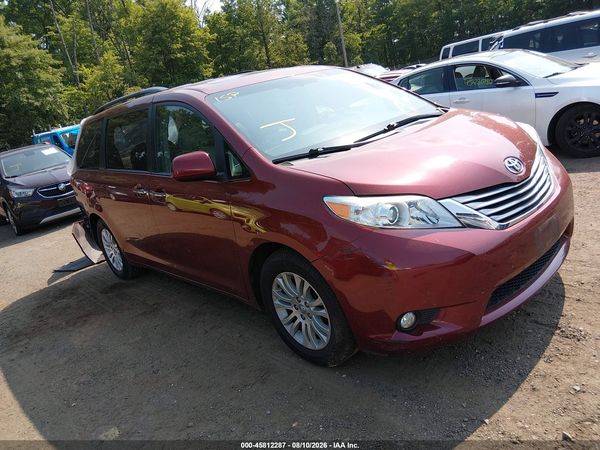 2017 TOYOTA SIENNA XLE 8 PASSENGER