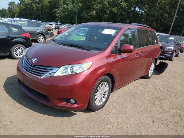 2017 TOYOTA SIENNA XLE 8 PASSENGER