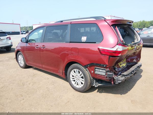 2017 TOYOTA SIENNA XLE 8 PASSENGER