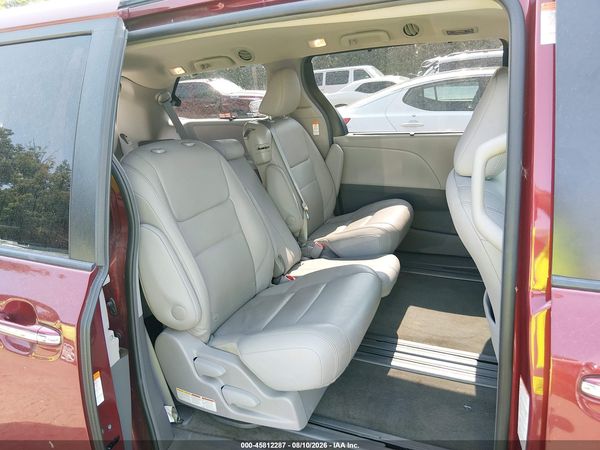 2017 TOYOTA SIENNA XLE 8 PASSENGER