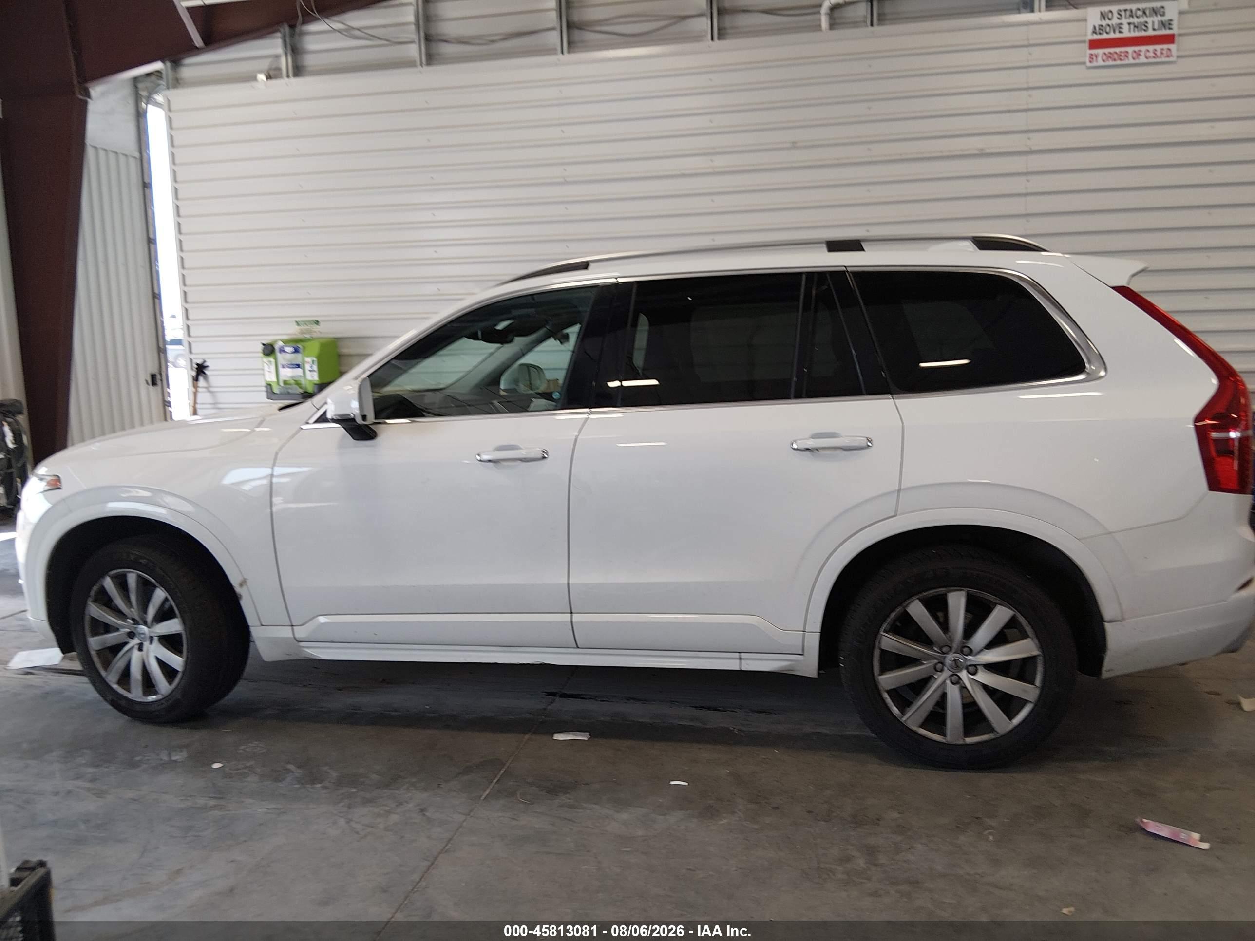 2017 VOLVO XC90 T6 MOMENTUM