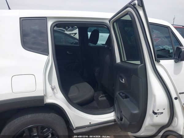 2023 JEEP RENEGADE LATITUDE 4X4 — I8