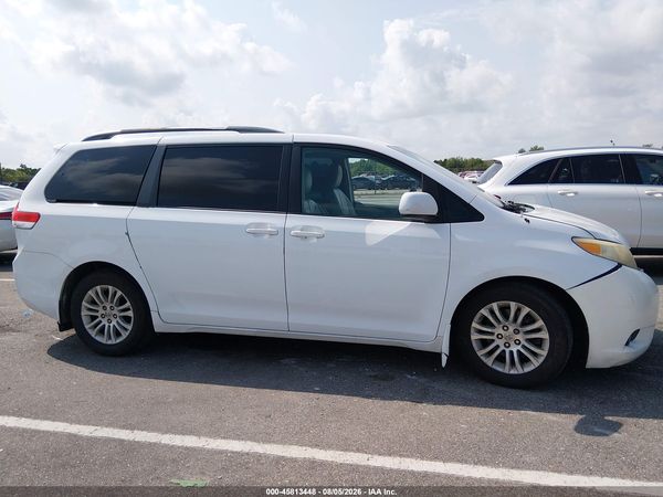 2013 TOYOTA SIENNA XLE V6 8 PASSENGER