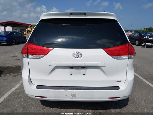 2013 TOYOTA SIENNA XLE V6 8 PASSENGER