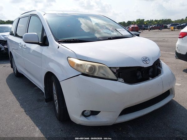 2013 TOYOTA SIENNA XLE V6 8 PASSENGER