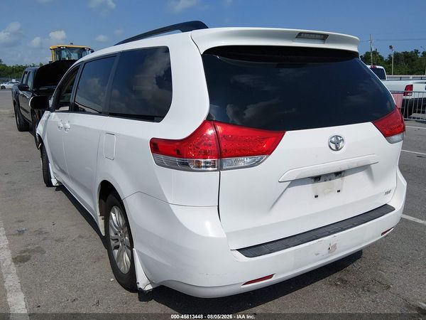 2013 TOYOTA SIENNA XLE V6 8 PASSENGER