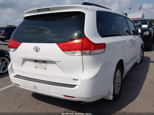 2013 TOYOTA SIENNA XLE V6 8 PASSENGER