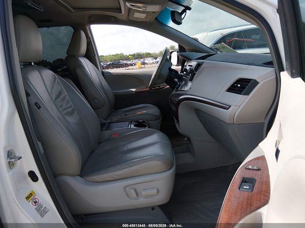 2013 TOYOTA SIENNA XLE V6 8 PASSENGER