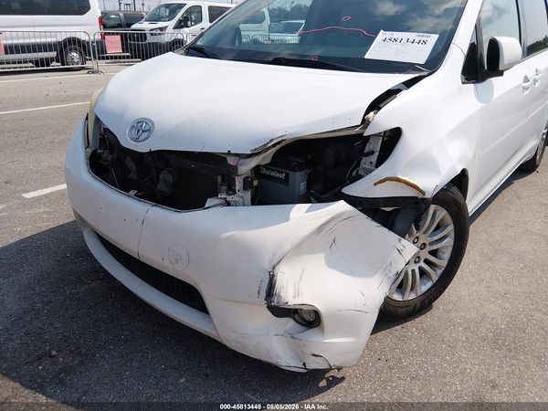 2013 TOYOTA SIENNA XLE V6 8 PASSENGER