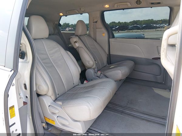 2013 TOYOTA SIENNA XLE V6 8 PASSENGER