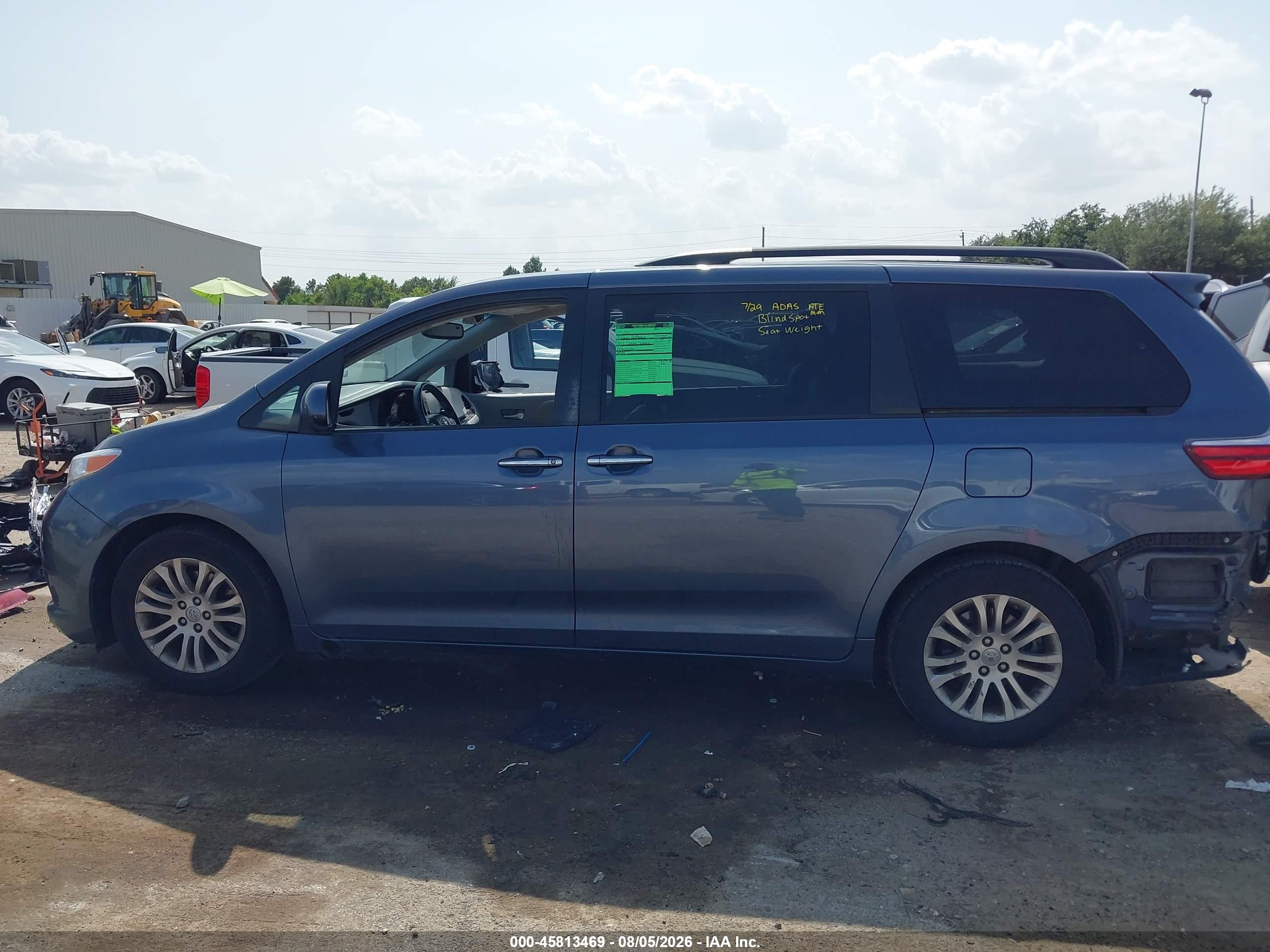 2017 TOYOTA SIENNA XLE 8 PASSENGER