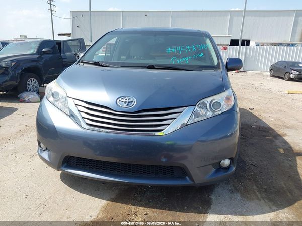 2017 TOYOTA SIENNA XLE 8 PASSENGER