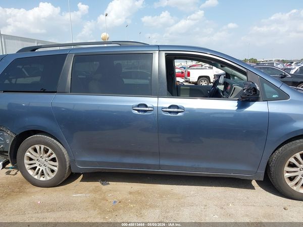 2017 TOYOTA SIENNA XLE 8 PASSENGER