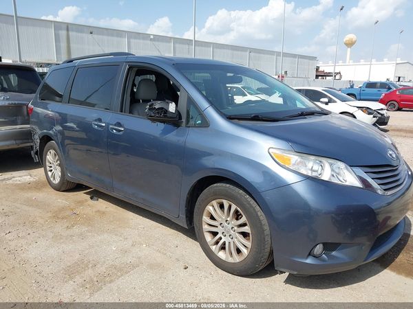 2017 TOYOTA SIENNA XLE 8 PASSENGER