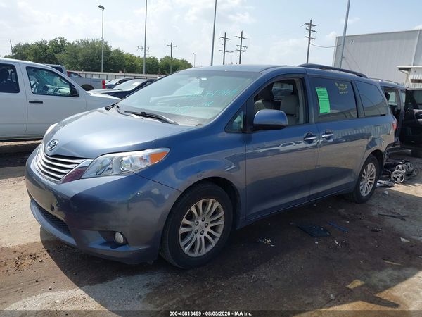 2017 TOYOTA SIENNA XLE 8 PASSENGER