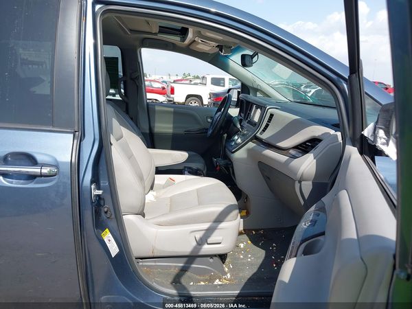 2017 TOYOTA SIENNA XLE 8 PASSENGER