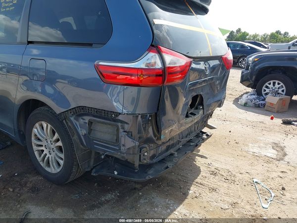 2017 TOYOTA SIENNA XLE 8 PASSENGER