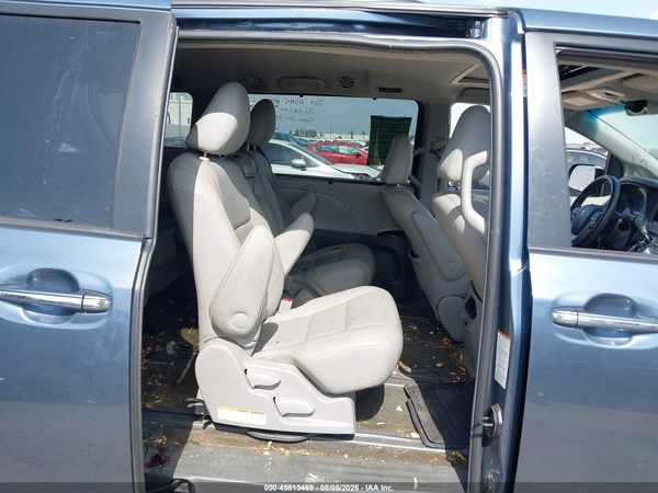 2017 TOYOTA SIENNA XLE 8 PASSENGER