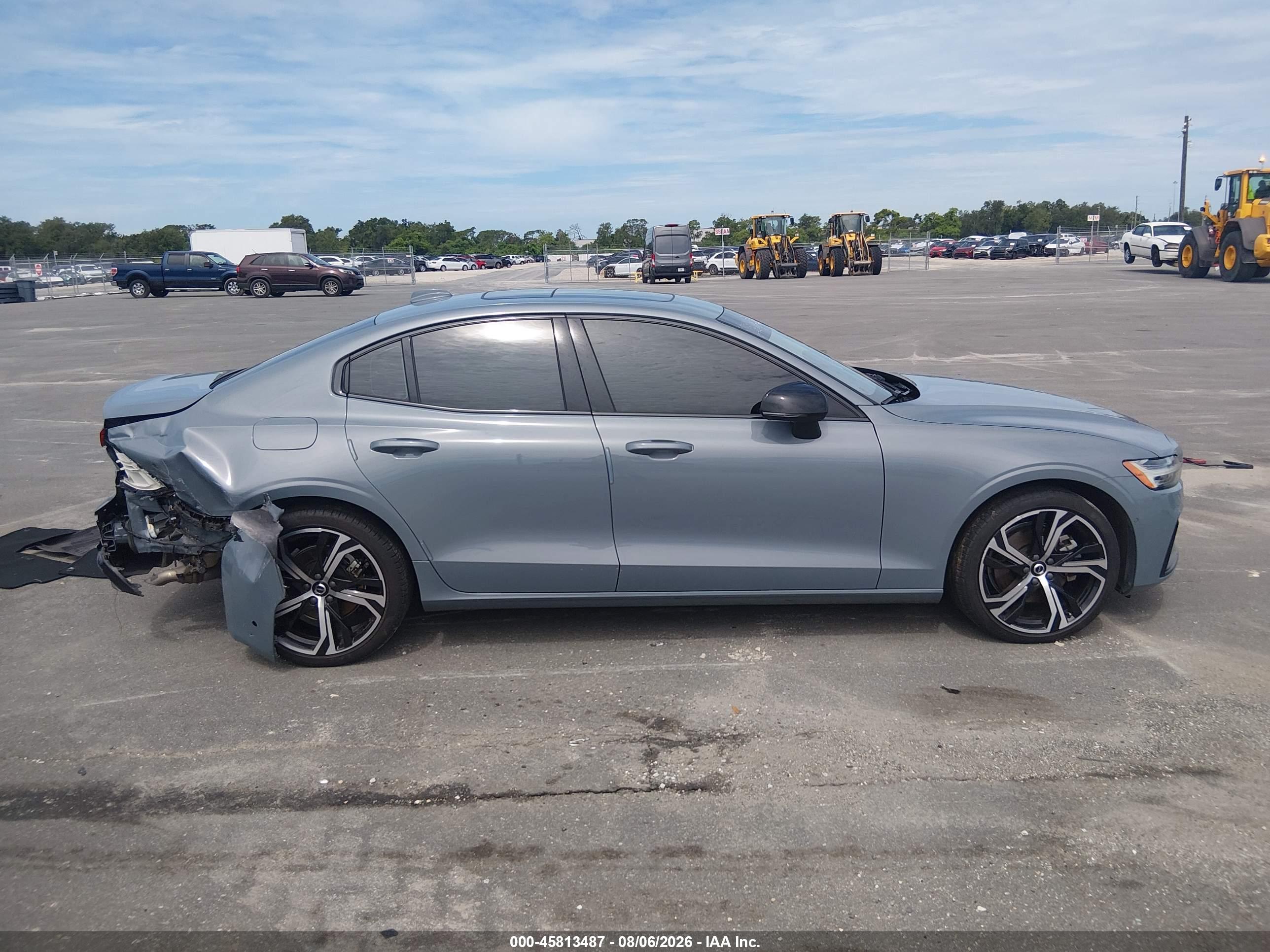 2024 VOLVO S60 B5 ULTIMATE DARK THEME