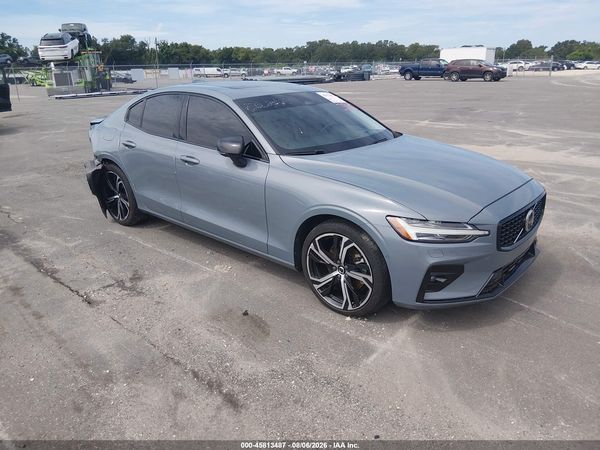 2024 VOLVO S60 B5 ULTIMATE DARK THEME