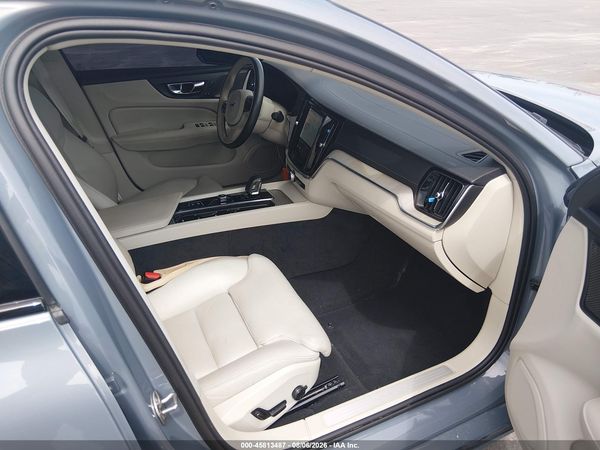 2024 VOLVO S60 B5 ULTIMATE DARK THEME