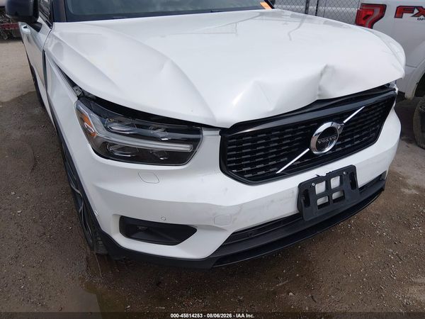 2019 VOLVO XC40 T5 R-DESIGN