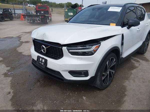 2019 VOLVO XC40 T5 R-DESIGN