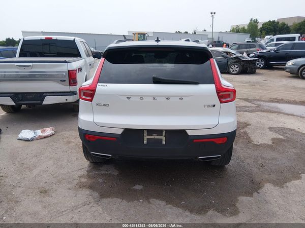 2019 VOLVO XC40 T5 R-DESIGN